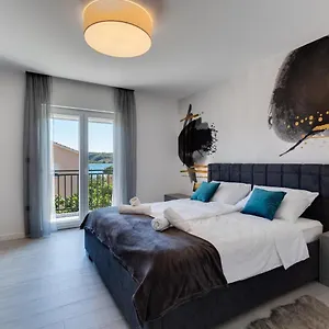By The Sea Apartment Posedarje